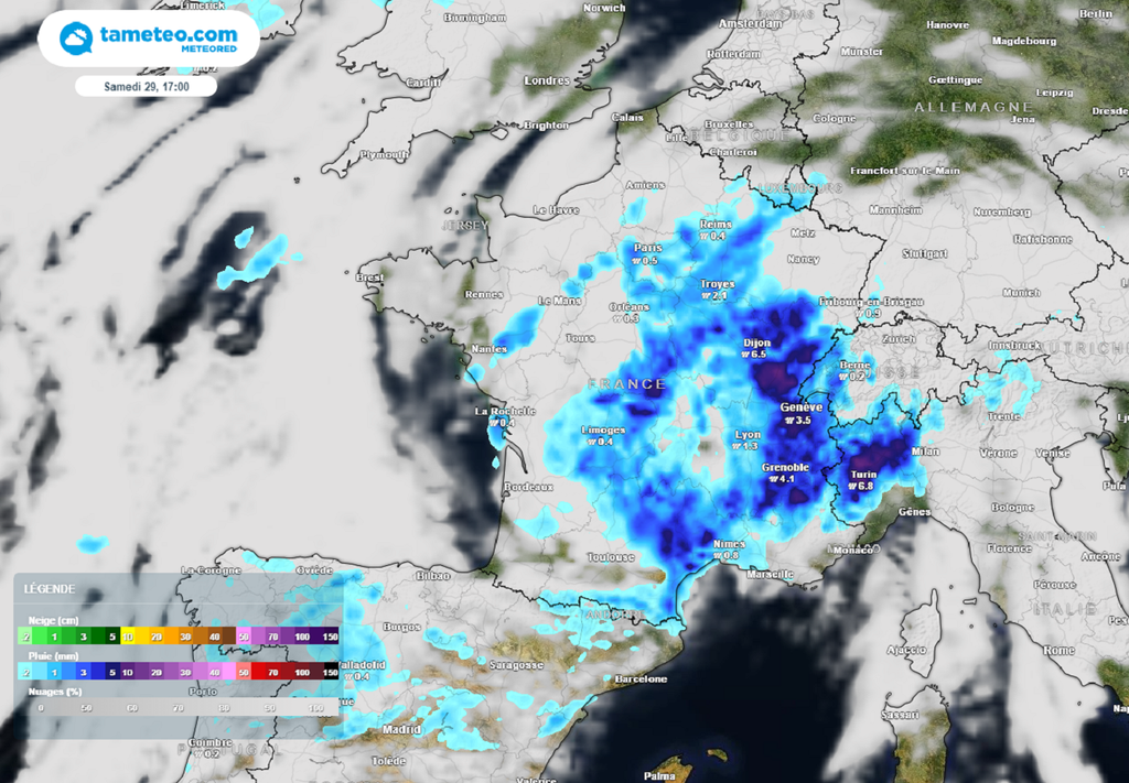 La situation sera à suivre de près durant la journée de samedi qui pourrait connaître une violente dégradation orageuse.