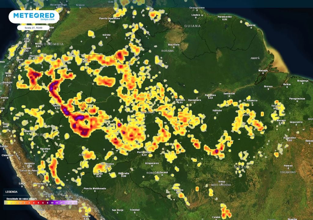 Previsão de densidade de raios na sexta-feira durante a tarde.