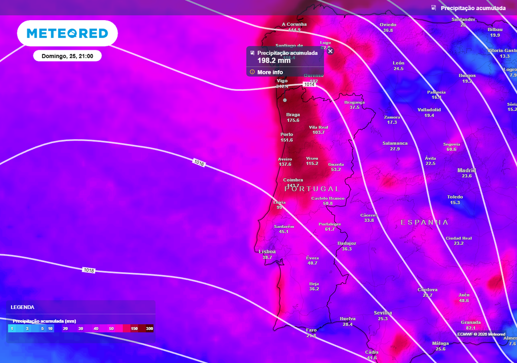 Esta é a atual previsão de chuva acumulada até às 21:00 de domingo, 25 de janeiro. O mapa revela que em diversas zonas do litoral Norte e Centro os registos serão superiores a 150 mm, sendo que em vários pontos do Minho poderão mesmo aproximar-se dos 200 mm.