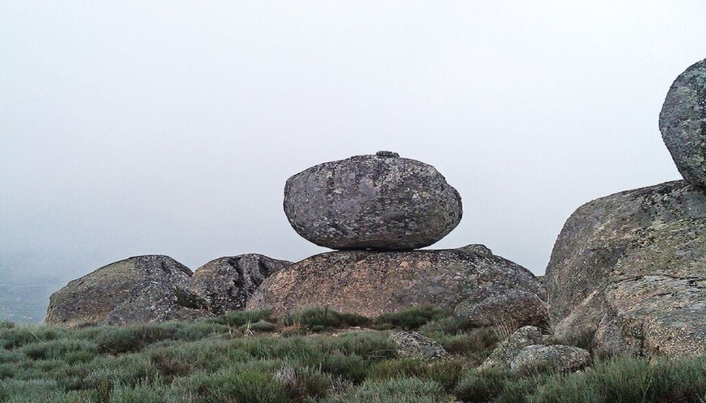 Serra d’Opa, Penamacor A obrigatoriedade de proteger os geossítios nos planos diretores municipais é mais uma regra que a nova estratégia de biodiversidade impõe às autarquias. Foto da Serra d’Opa: Município de Penamacor