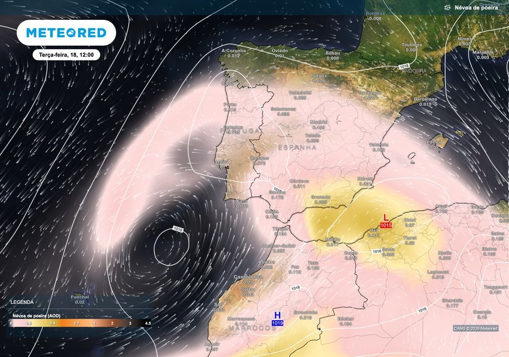Na terça-feira, as poeiras estarão mais dispersas sobre a Península Ibérica. Em Portugal, os valores de AOD serão geralmente mais baixos do que na segunda-feira, sinalizando uma redução gradual da carga de partículas na atmosfera