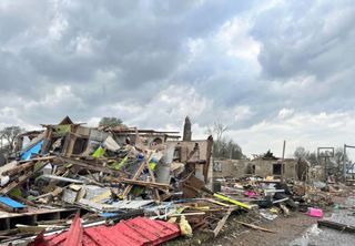 Nova onda de tornados deixa vários mortos e muita destruição nos EUA