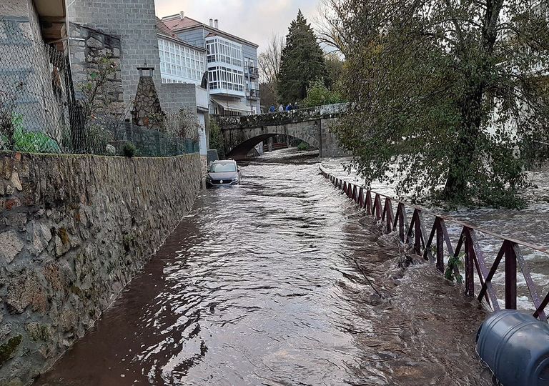 Noviembre ha sido un mes extremadamente lluvioso en el oeste de Galicia, donde se han producido desbordamiento de ríos. Noviembre ha sido un mes extremadamente lluvioso en el oeste de Galicia, donde se han producido desbordamiento de ríos.
