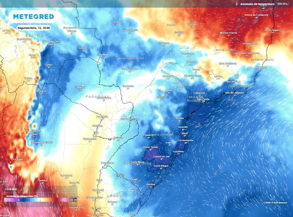 Previsão de anomalias de temperatura do ar no nível atmosférico de 850 hPa na segunda-feira (13) à tarde mostra a abrangência da massa de ar frio sobre o Centro-Sul do Brasil.