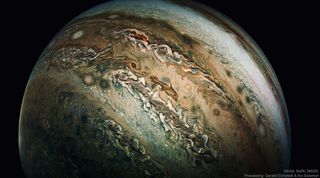 Nube delfín en Júpiter