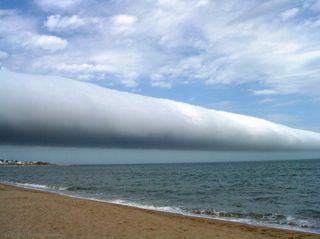Nube rodillo sobre Uruguay