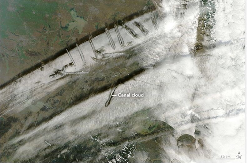 Nubes Agujero Y De Canal
