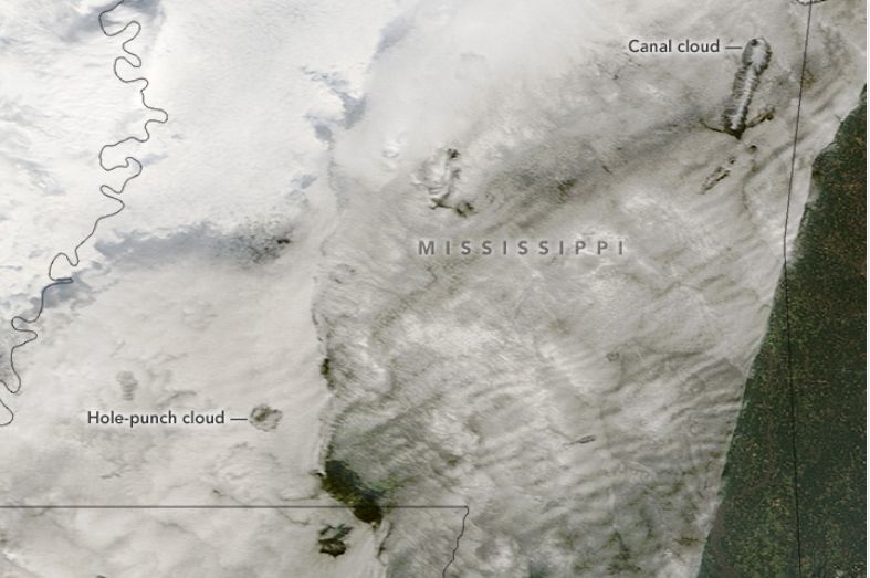 Nubes Agujero Y De Canal NASA Earth Observatory