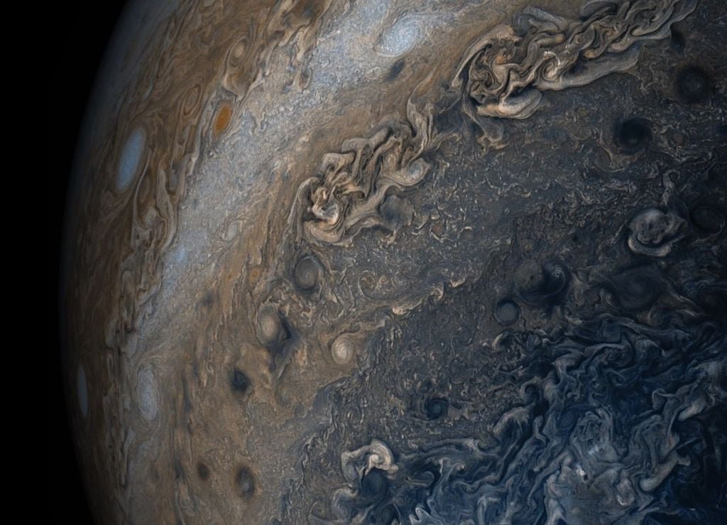 Image traitée des nuages de Jupiter prise par la sonde spatiale Juno le 16 décembre 2017. Crédit : NASA/JPL-Caltech/SwRI/MSSS/Gerald Eichtädt/Seán Doran
