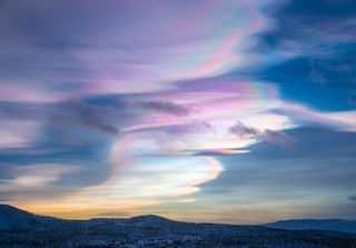 Nubes estratosféricas polares o nacaradas: tesoros poco comunes que decoran el cielo del Ártico