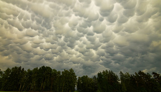 Nubes con mammatus: el fen&oacute;meno que transforma el cielo antes o despu&eacute;s de una tormenta y son f&aacute;ciles de identificar