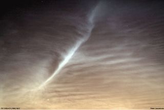 Nubes noctilucentes en movimiento
