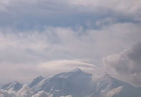 Nubes Orográficas Sobre El Mont Blanc Y La Aiguille Verte