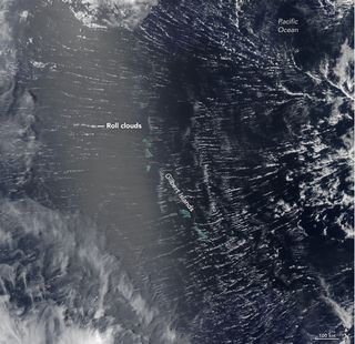 Nubes rodillo sobre los atolones del Pacífico