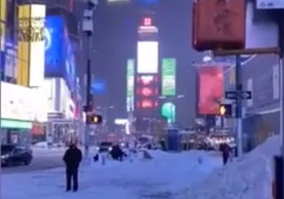 Nueva York azotada por una de las peores nevadas de su historia