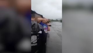 Graves inundaciones en Venezuela complican los rescates tras el doble terremoto