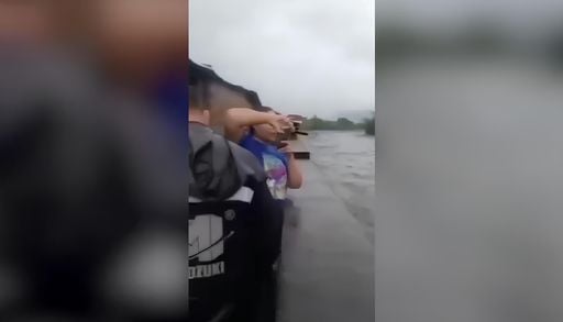 Graves inundaciones en Venezuela complican los rescates tras el doble terremoto