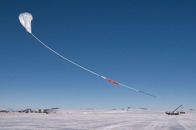 Un nuevo instrumento de la NASA utiliz&oacute; la capa de hielo ant&aacute;rtica para explorar el universo extremo