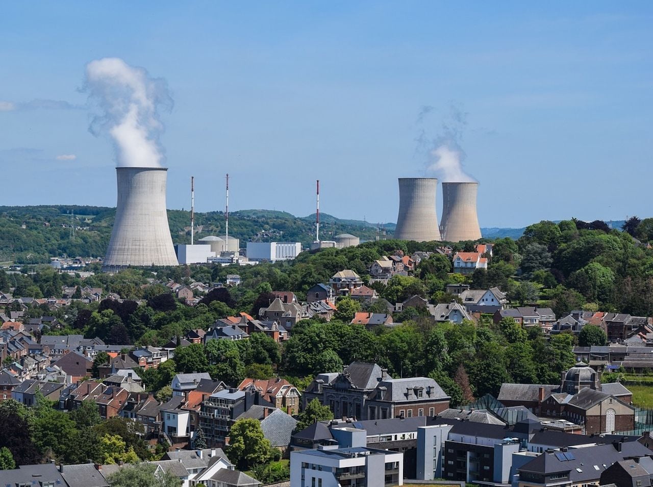 Bild von Ben Kerckx auf Pixabay: Kernkraftwerk Huy Tihange /Belgien