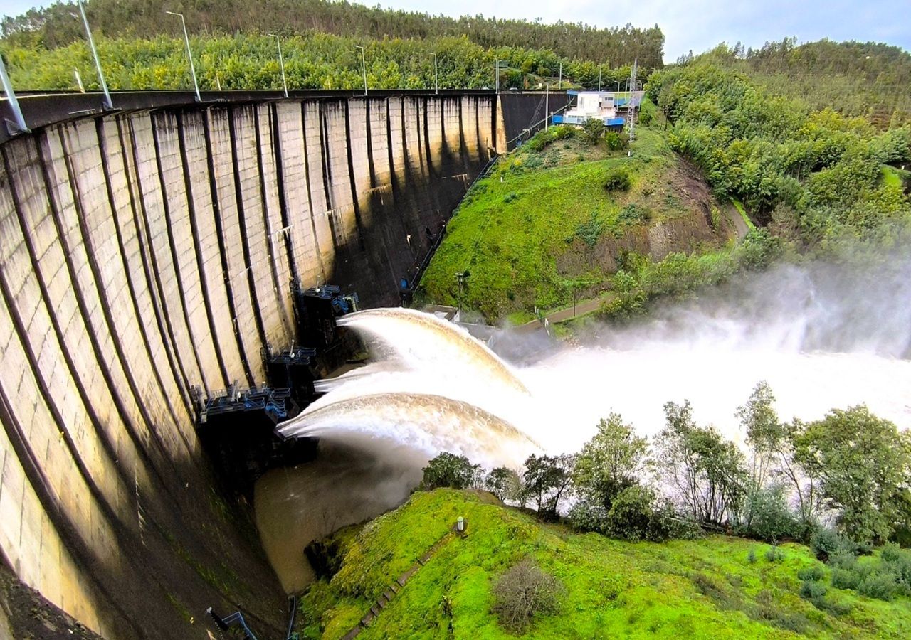 A água das barragens é a principal fonte de energia renovável em Portugal. Foto: Barragem de Fronhas, em Arganil/reprodução de Facebook/Nuno Martins/Barragens e Albufeiras de Portugal