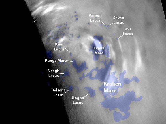 Nunca Llueve, Salvo En La Tierra Y Titán Nubes sobre grandes lagos y mares de metano cerca del Polo Norte de Titán tomadas por la nave Cassini. Crédito NASA/JPL/SSI.