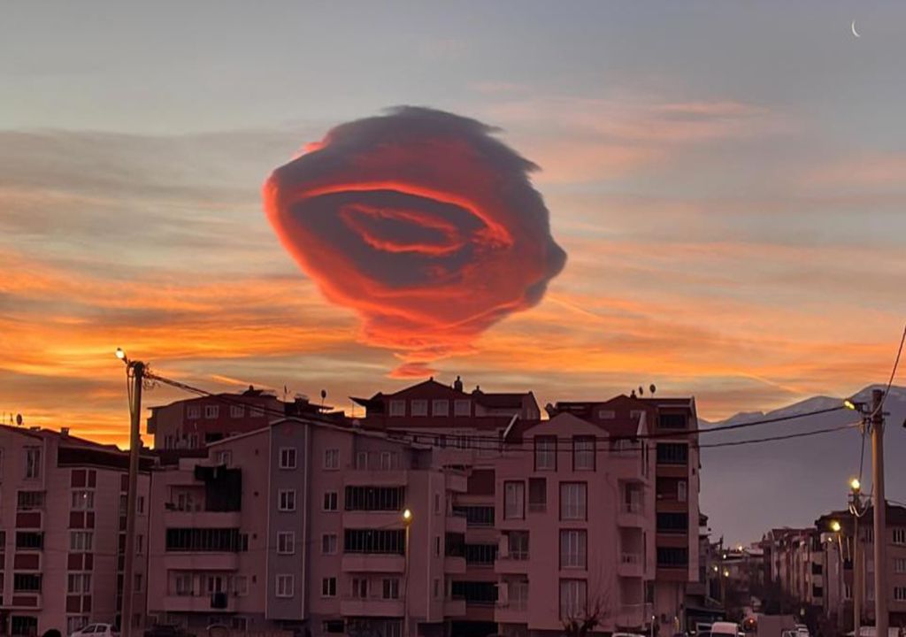 Nuvem OVNI; nuvem lenticular; Bursa; Turquia