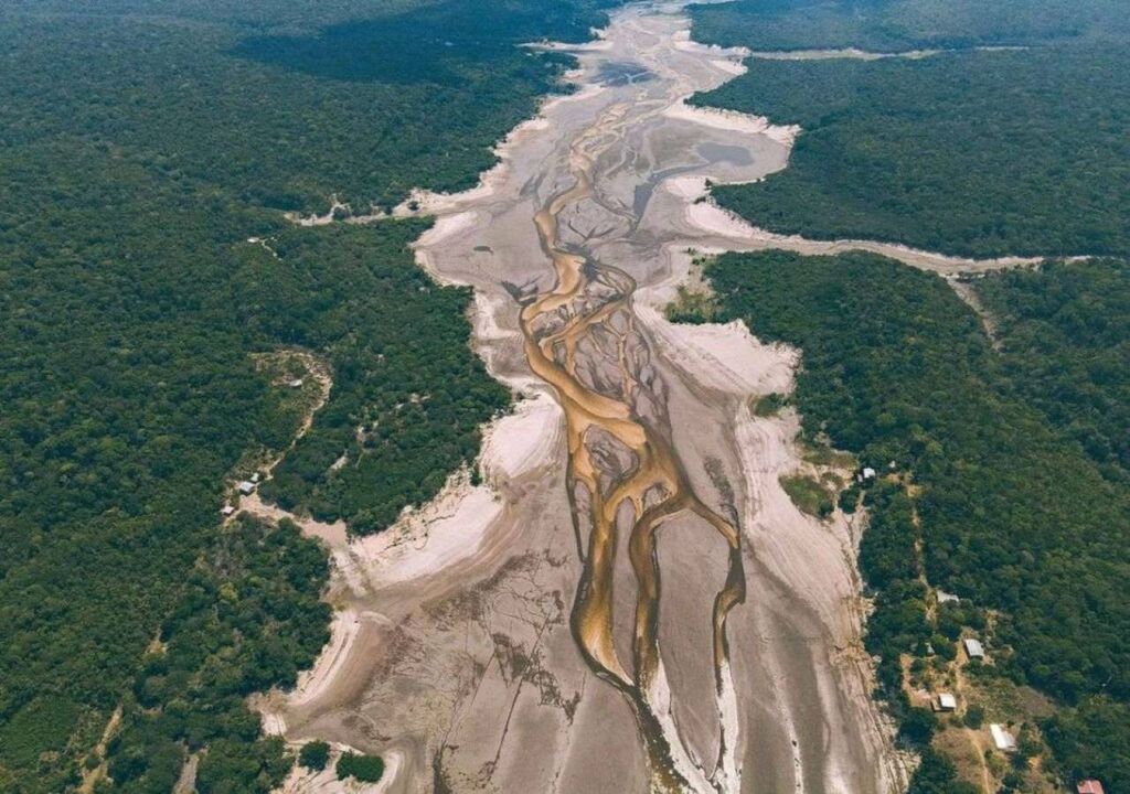 O Rio Negro alcançou o menor nível desde o início dos registros, em 1902, com 12,66 m em Outubro de 2024. Créditos: Reprodução/Internet. O Rio Negro alcançou o menor nível desde o início dos registros, em 1902, com 12,66 m em Outubro de 2024. Créditos: Reprodução/Internet.