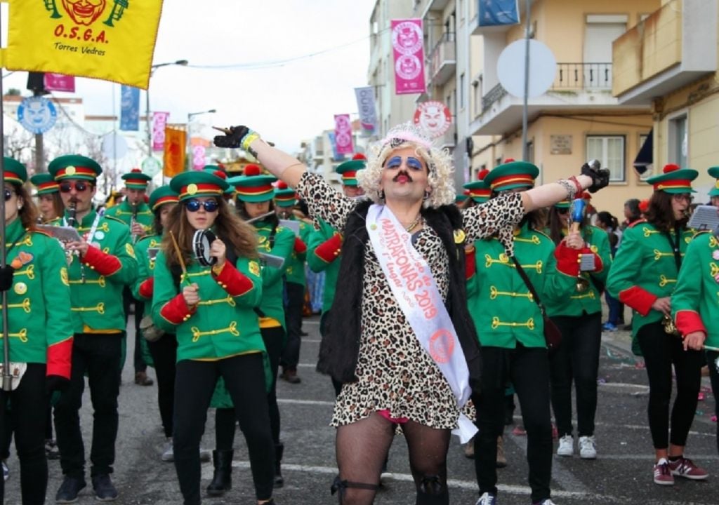 Uma Festa do Caraças é o mote do Carnaval de Torres Vedras que, depois de adiado devido ao mau tempo, vai agora agitar as ruas da cidade. Foto de arquivo: carnavaldetorresvedras.pt