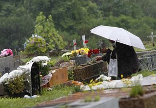 O Dia de Finados será chuvoso e sob alertas de chuvas intensas para 14 estados; confira a previsão