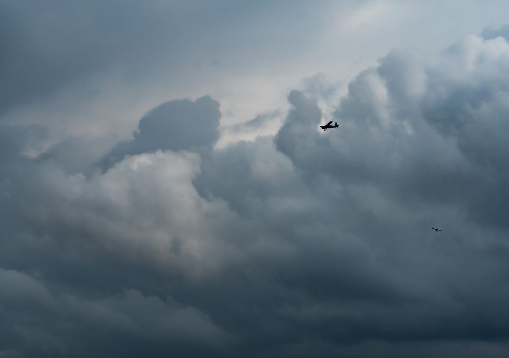 Avião; chuva artificial; cloud seeding
