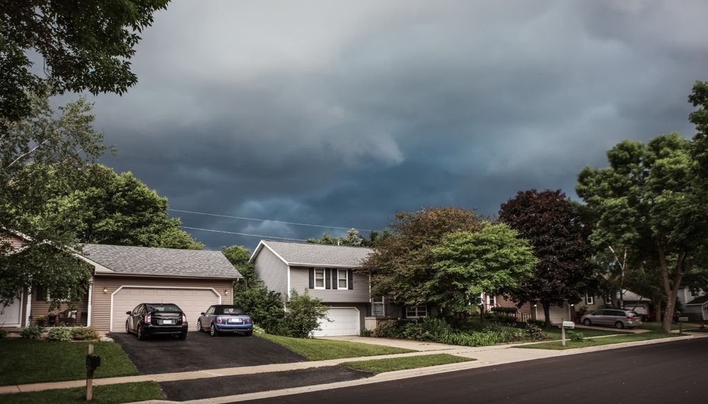 tempestade Alguns eventos meteorológicos podem impedir as pessoas de sair de casa.