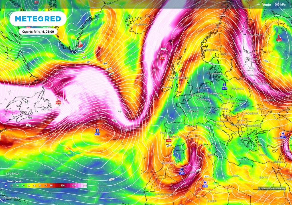 Representação do jato polar em altitude (500 hPa), evidenciando forte ondulação. O bloqueio anticiclónico escandinavo (~1029 hPa) impede a progressão zonal da circulação, forçando a formação de um cavado pronunciado sobre a Península Ibérica.