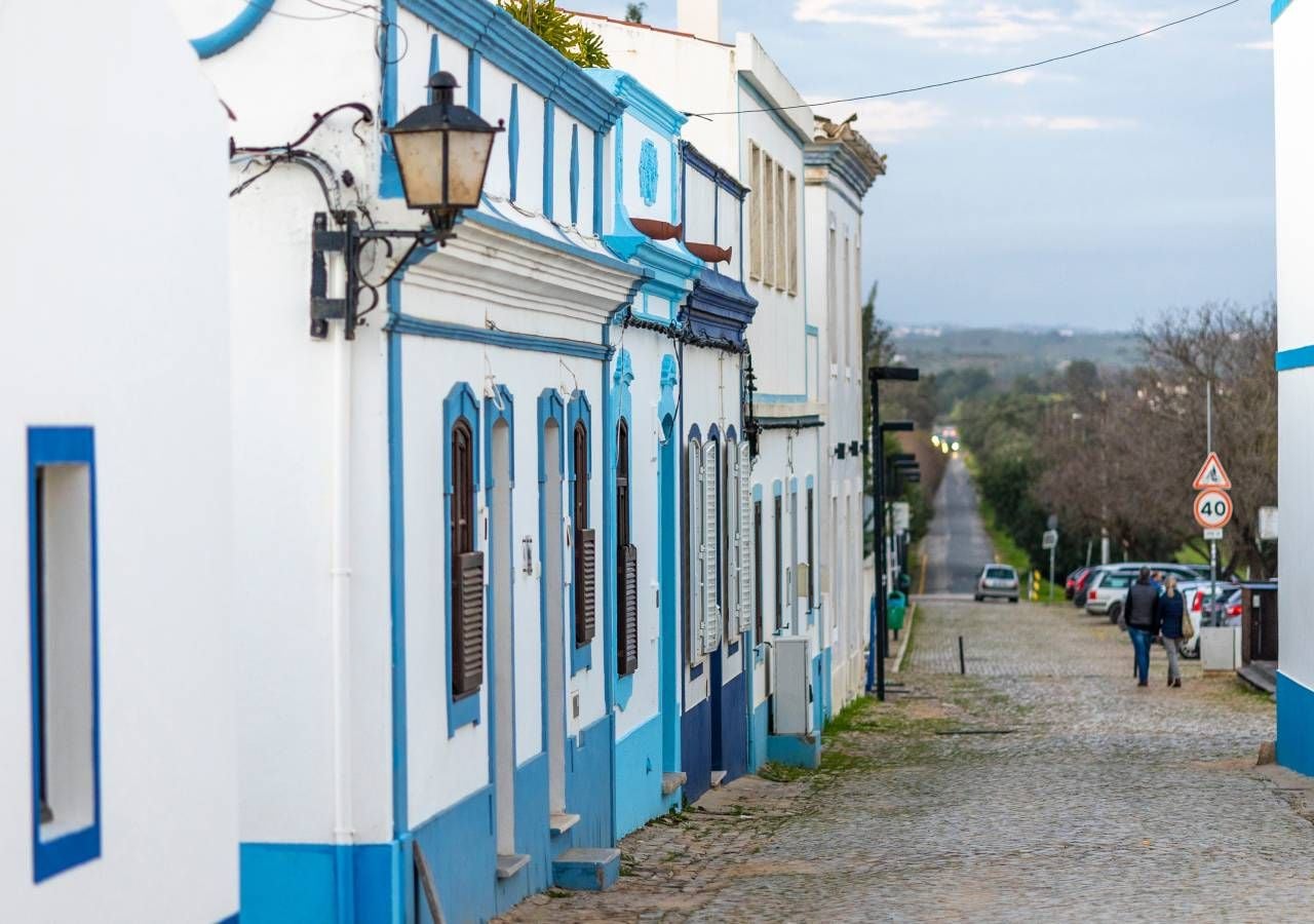 A devastação causada pelo terramoto de 1755 e o progressivo assoreamento da ribeira promoveram o despovoamento da vila e a sua integração no município de Vila Real de Santo António.