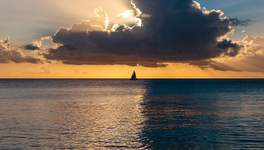 Durante séculos navegámos este oceano. Agora estamos também a mapear a sua extraordinária biodiversidade. Foto: Pixabay