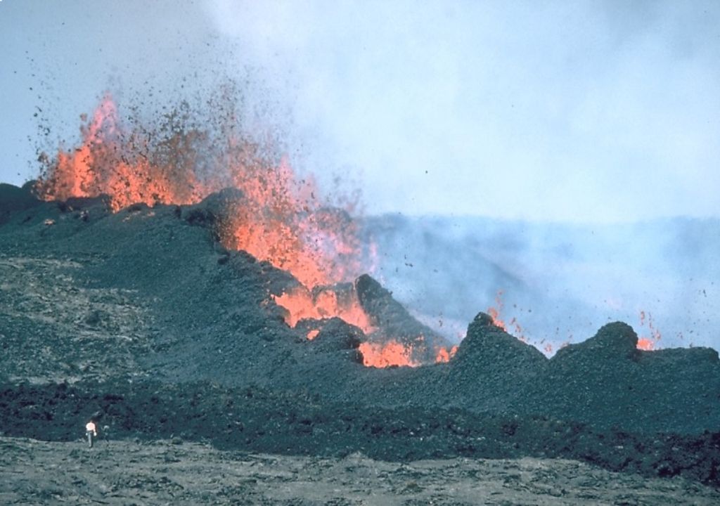 Volcanic eruption Mauna Loa Hawaii 1984