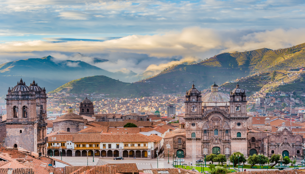 Antes dos Incas, o Peru já albergava civilizações avançadas (como os Caral, Moche e Nasca). Mais tarde, tornou-se o centro do Império Inca.