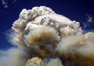 O que é a impressionante nuvem de fogo fotografada nos Estados Unidos?
