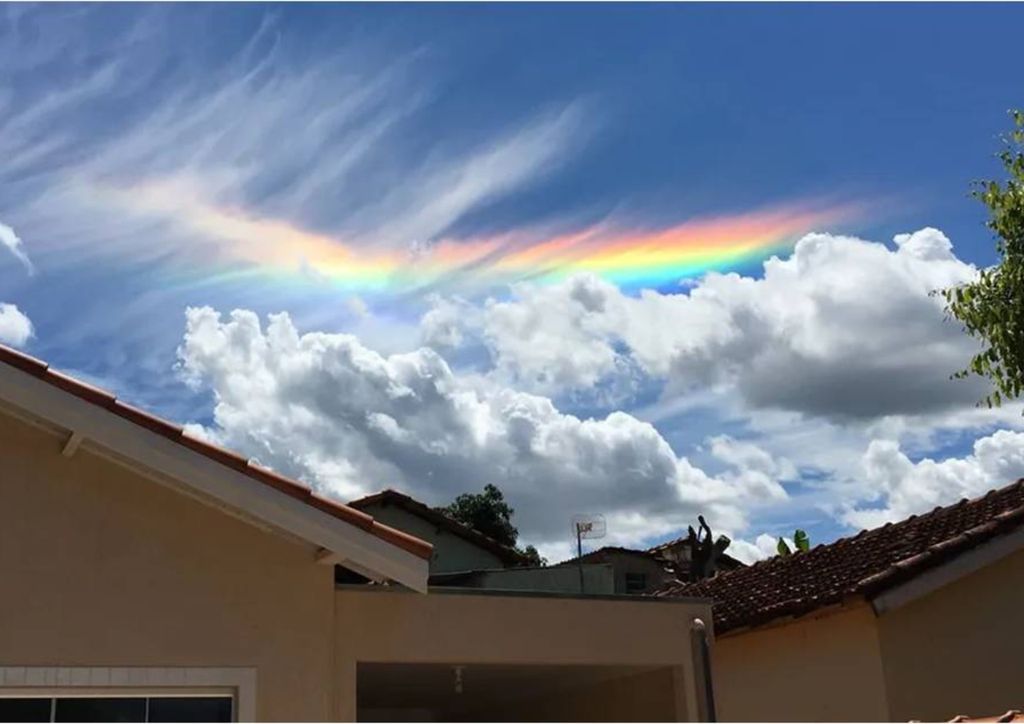 Nuvem iridescente em Arealva, São Paulo, 2017 Nuvem iridescente em Arealva, São Paulo, 2017