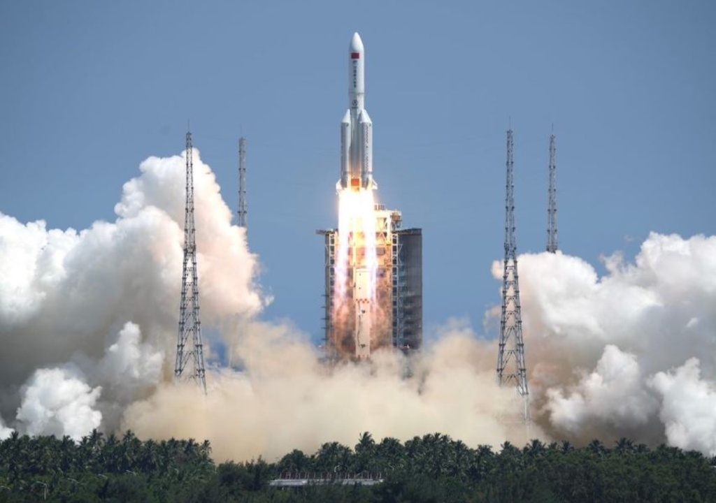 Tensão sobre o foguete chinês retornando à Terra