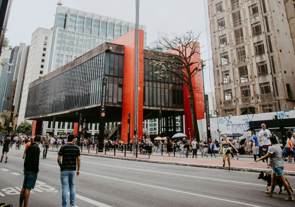 Aos domingos e feriados, a Avenida Paulista abre apenas para pedestres.