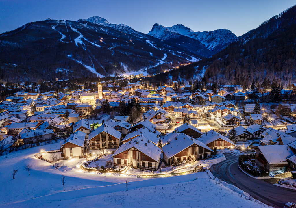 Bardonecchia foi o palco de um dos maiores feitos de engenharia do século XIX: a construção do primeiro túnel ferroviário a atravessar os Alpes (inaugurado em 1871).