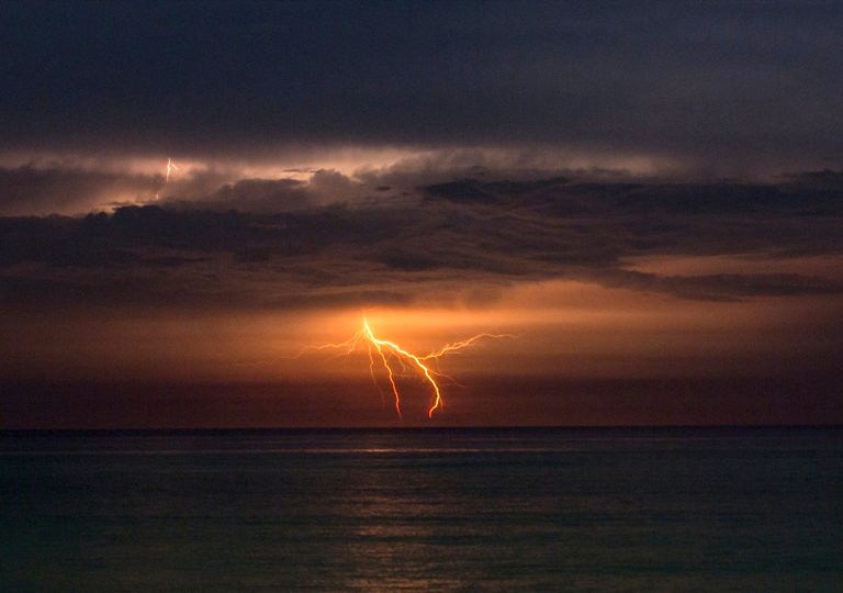 O sal dos oceanos está tornando os raios mais intensos 1 O sal dos oceanos está tornando os raios mais intensos 1