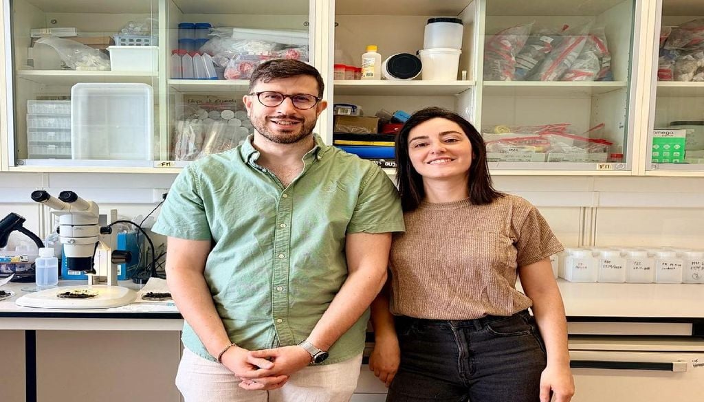 Bruno Carreira e Sara Bento, investigadores do CE3C Bruno Carreira e Sara Bento fazem parte da equipa portuguesa que conduziu o primeiro estudo deste género realizado em vertebrados. Foto: CE3C