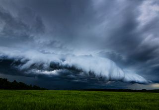 O tempo na semana no Brasil: Sul sob alerta de muita chuva e de risco de tempestades severas