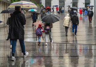 O tempo no Brasil na próxima semana: frente fria deixa alertas de tempestades na Região Sul e muda o tempo no Sudeste