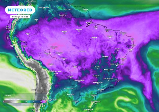 Previsão de água precipitável no domingo durante a noite.