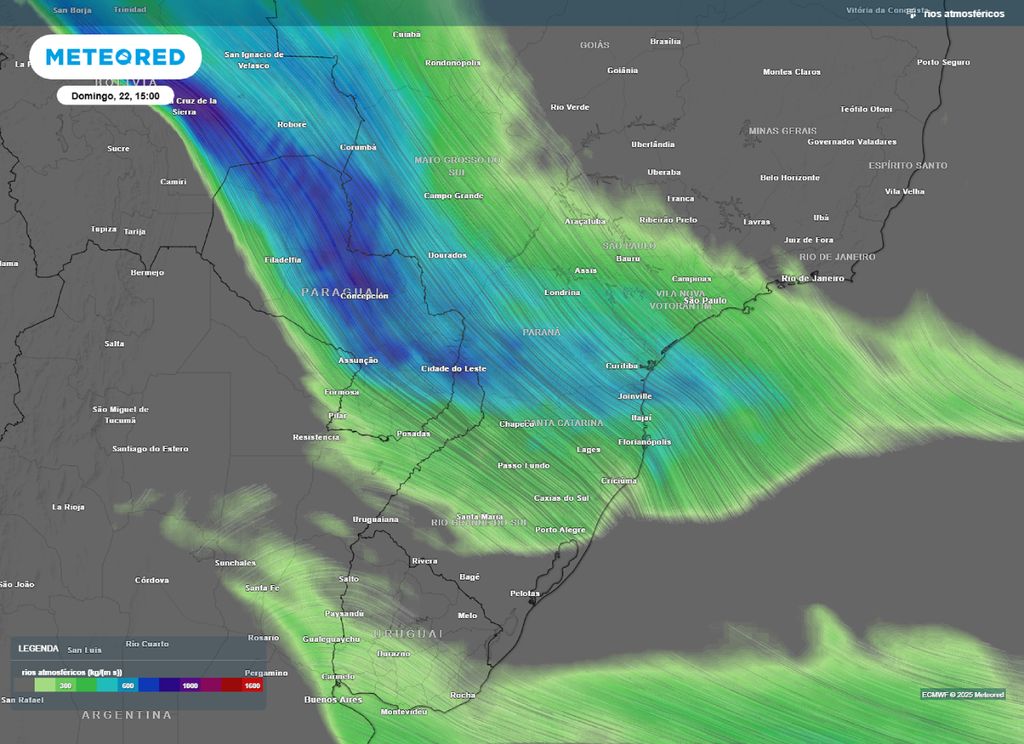 Transporte de umidade ocorrendo para áreas do centro-sul do Brasil durante a tarde de domingo (22), segundo o modelo ECMWF. Transporte de umidade ocorrendo para áreas do centro-sul do Brasil durante a tarde de domingo (22), segundo o modelo ECMWF.