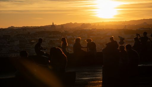 O ver&atilde;o mudou. A quest&atilde;o j&aacute; n&atilde;o &eacute; fugir ao calor, mas reaprender a viv&ecirc;-lo