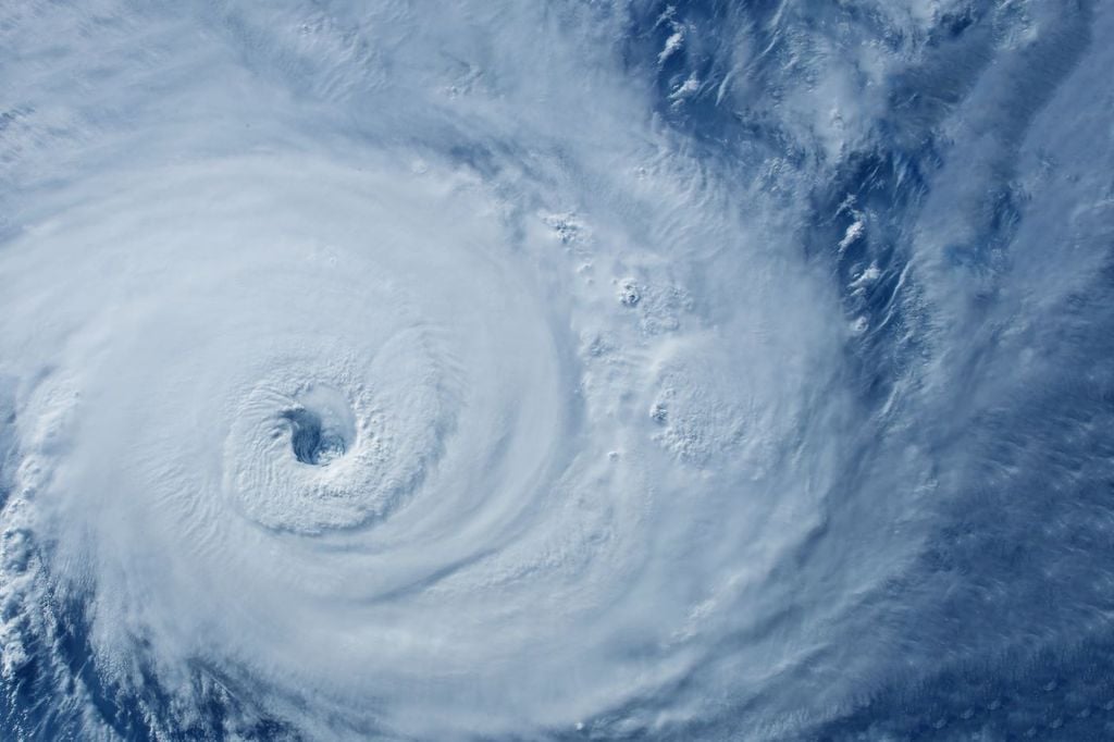 Aunque las previsiones indican que el ojo del huracán podría avanzar en paralelo a la costa sin tocar tierra directamente, provoca ya afectaciones climáticas.