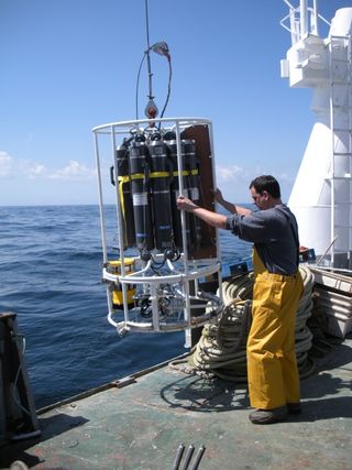 Oceanógrafos y meteorólogos debaten el cambio climático y la seguridad marítima y costera